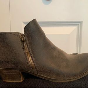 Jessica Cline women’s brown booties